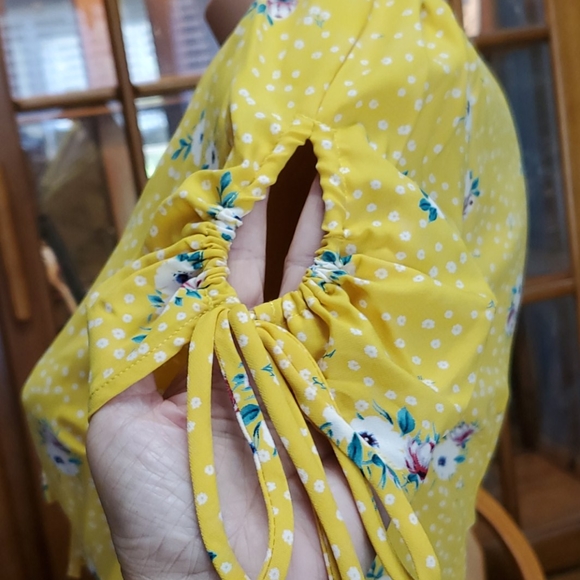 CLEARANCE FINAL PRICE Pretty floral Deep V Dress - Picture 5 of 9